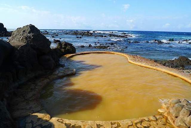 黄金崎不老ふ死温泉（青森県深浦町）
