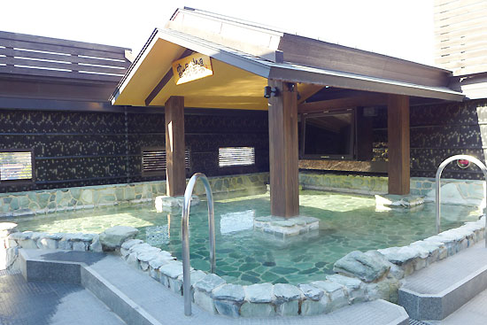 富士山を眺めながら浸かれる天然温泉