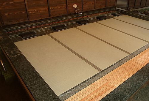 子供と星空を眺めながら浸かれる温泉が魅力の「天然温泉 満天の湯」