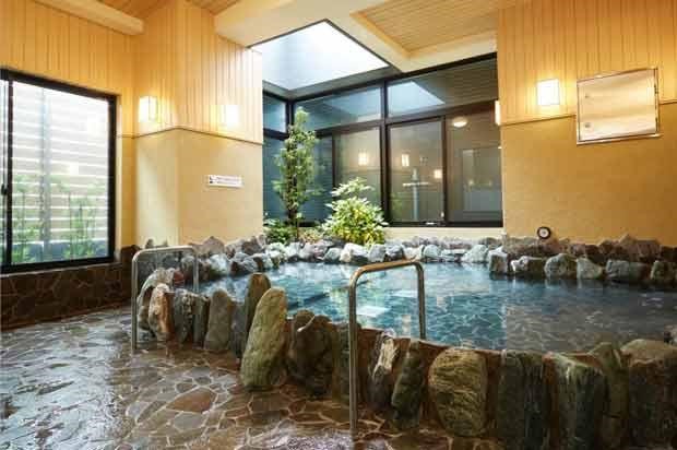 大きな湯船でゆったり「ひだまりの泉　萩の湯」