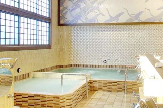 万年湯の洗い場と内湯