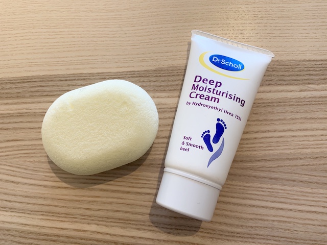 ⑤軽石でかかとをツルッツルに