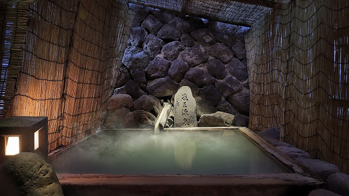 おおみや旅館の源泉露天風呂