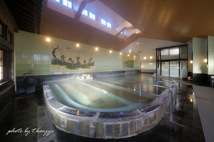 巨大な湯船
