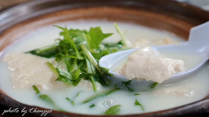 嬉野温泉を使用したトロトロの湯豆腐