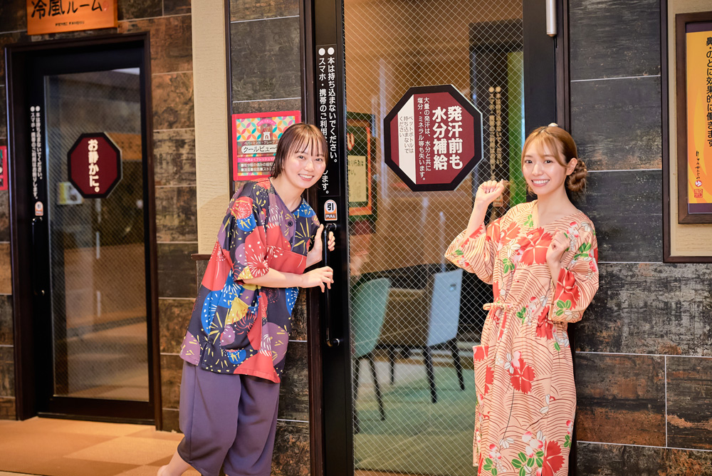 左：安本彩花ちゃん（あやちゃん） 右：内藤るなちゃん（るんぱん）