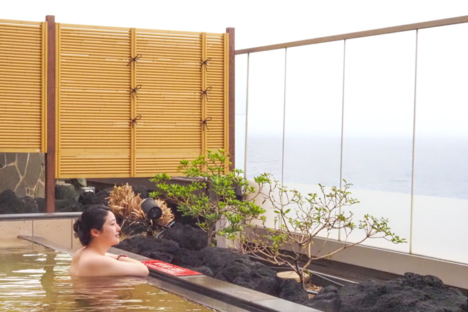 女湯露天風呂からも水平線が見えます