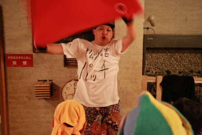 所属施設で行っているという「アンコール熱波」で観客を乗せる熱波師パッチ