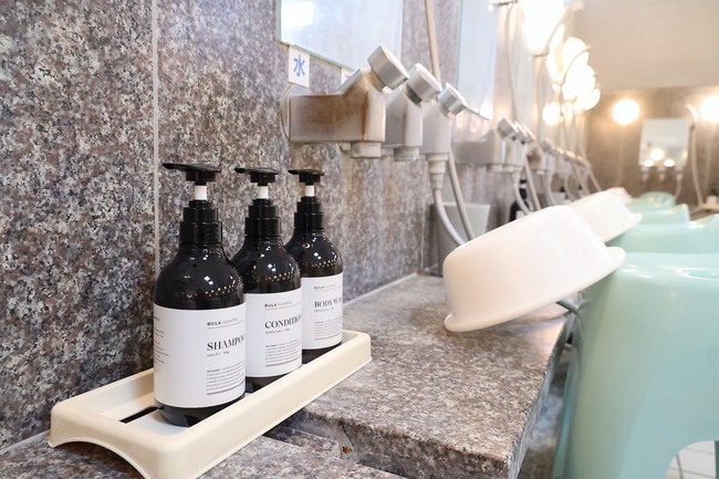 館内や浴室には、BULK HOMMEの製品を実際に試せるPRコーナーが設置