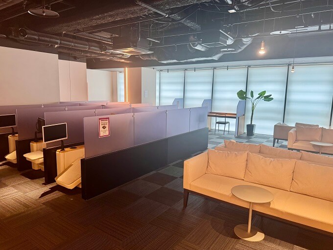 SPA＆SAUNA コリドーの湯　リクライニングやデスク