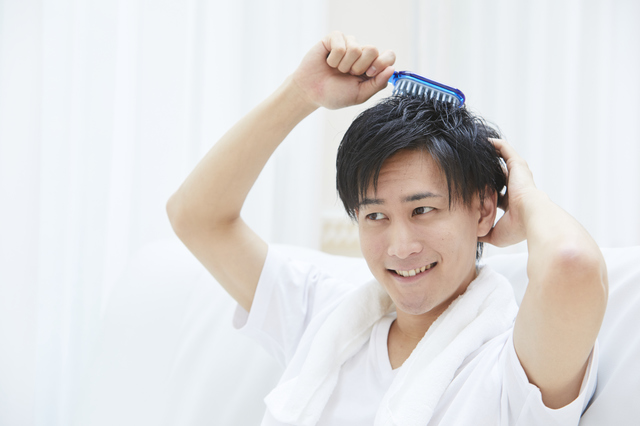 道具を使った頭皮マッサージ方法