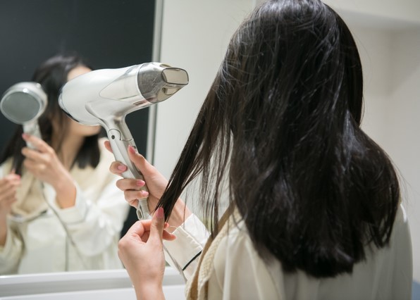 【女性向け】髪型ごとの髪の乾かし方3パターン