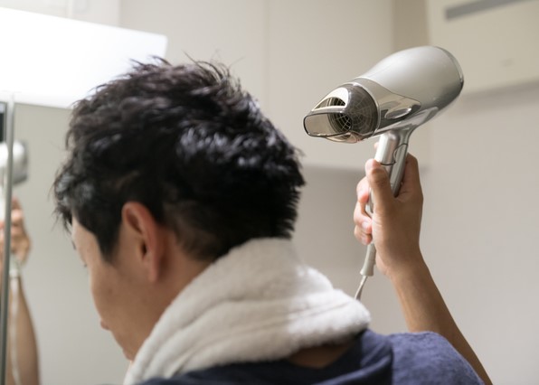 【男性向け】髪型ごとの髪の乾かし方3パターン