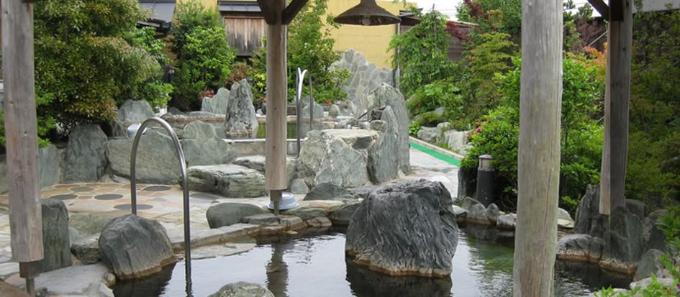 伊万里温泉 白磁乃湯（はくじのゆ） / 佐賀県