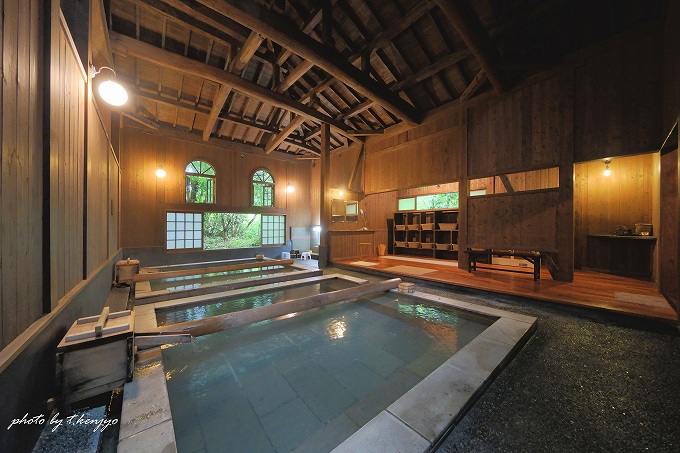 脱衣室は浴室一体型