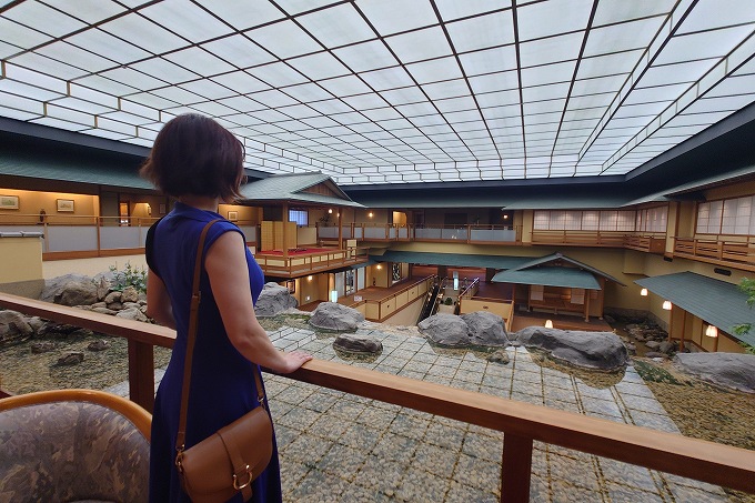 三層吹き抜けアトリウム和風庭園