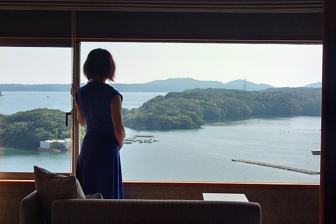 客室の窓からも英虞湾が
