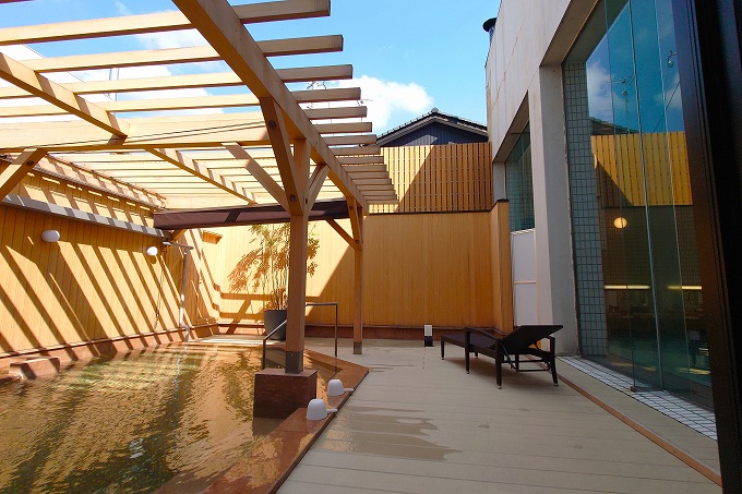 女湯大浴場の露天風呂