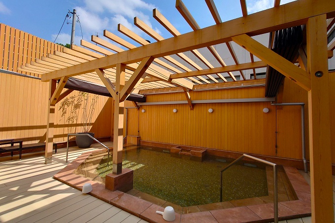 男湯大浴場の露天風呂