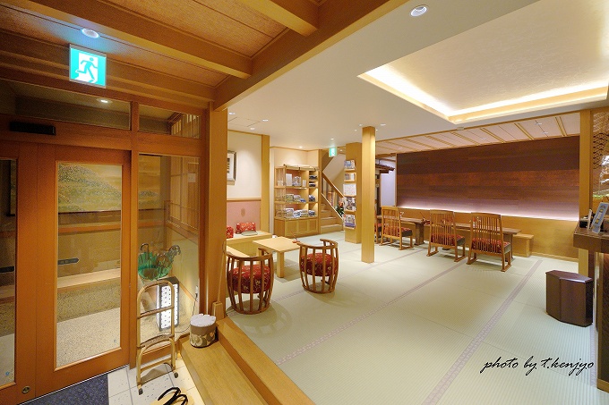 エントランスホール