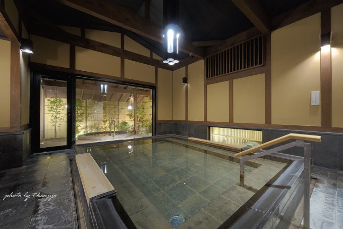 離れ湯「雨情」の内湯