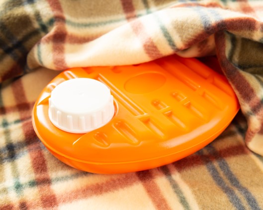 寝る前に実践したい足の冷え対策グッズ・アイデア