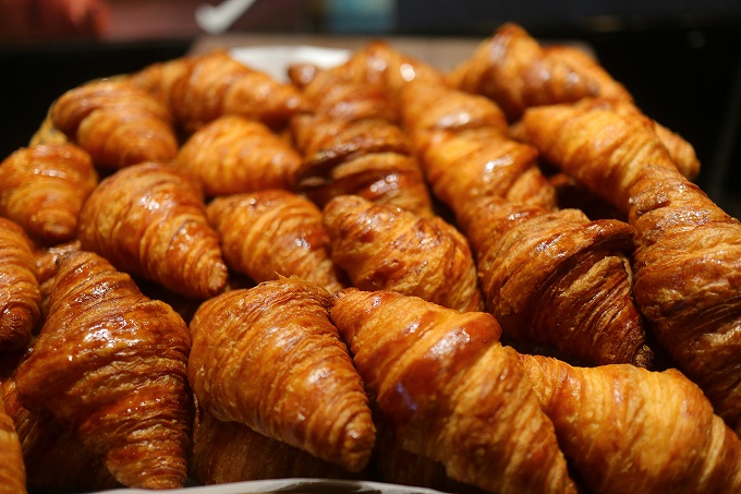 焼き立てクロワッサン