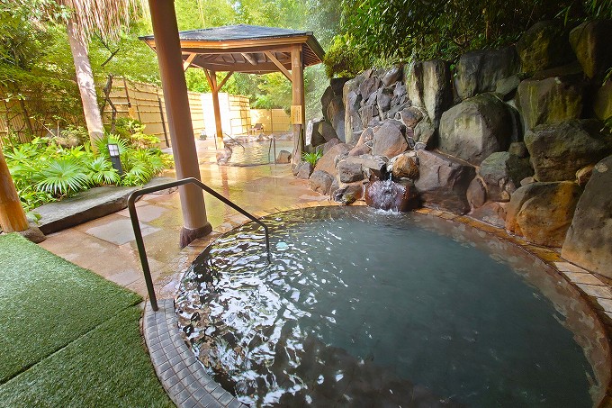 奥のお風呂の露天風呂