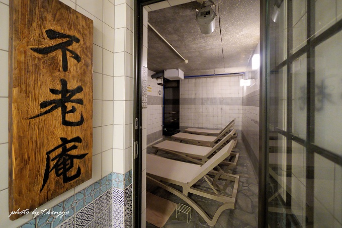 ドアを開けると、熱気が一気に押し寄せます！