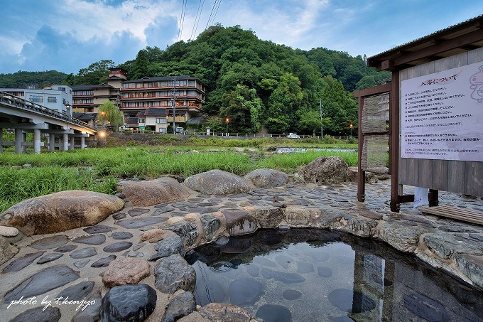 三徳川沿いにある足湯