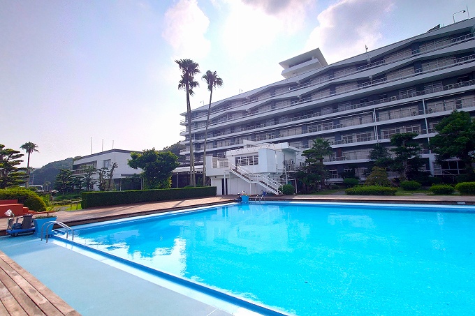 白浜彩朝楽の夏季限定屋外プール