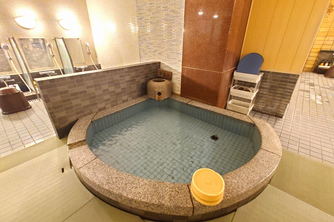朝の湯の水風呂