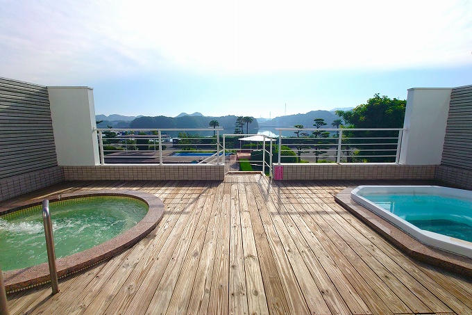 楽の湯の露天風呂