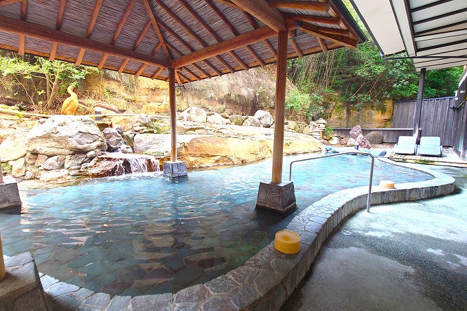 彩の湯の露天風呂