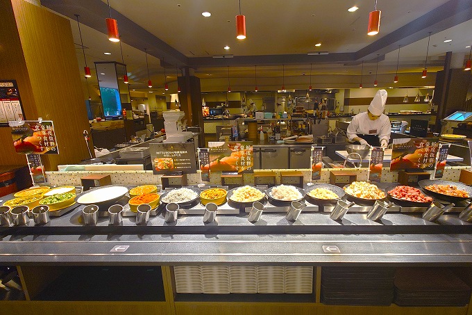 大江戸三ツ星バイキングの自分で作る海鮮丼