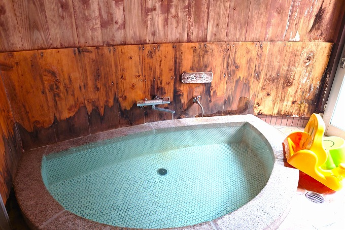 彩朝楽の貸切風呂の内湯