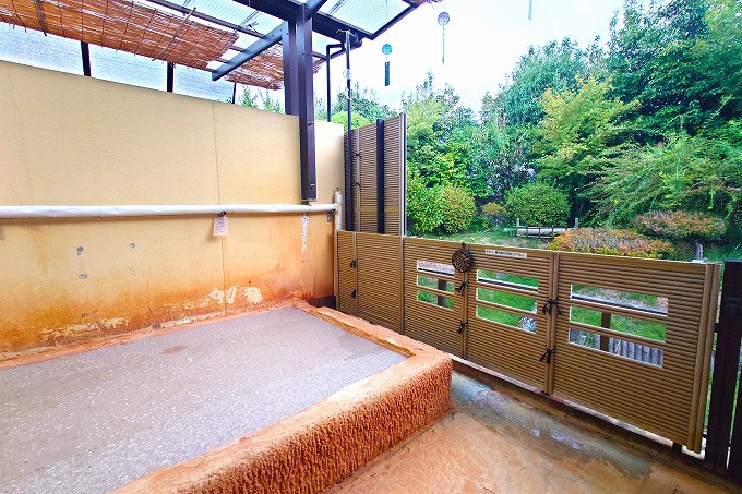 花山温泉の露天風呂