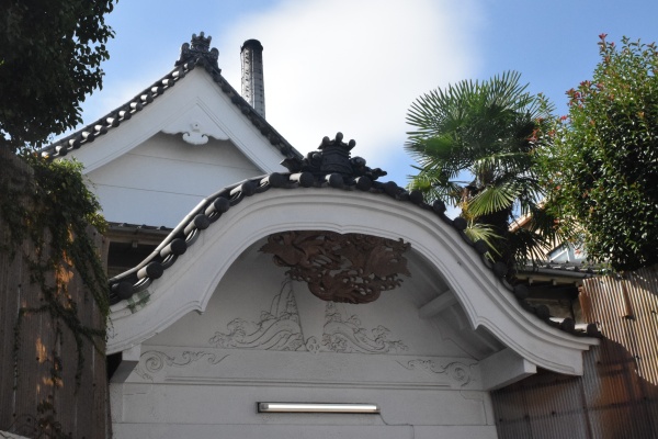 大盛湯の唐破風