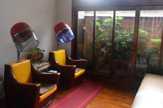 明神湯のドライヤーチェア