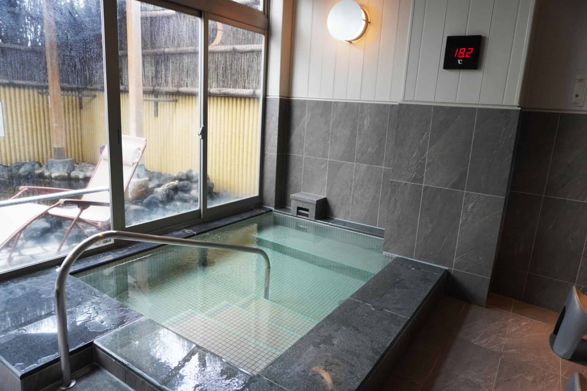 プライベートサウナ内の水風呂にも地下水が使用されています