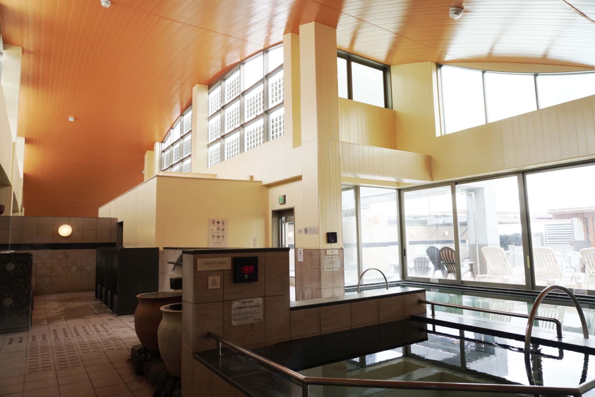 浴槽は内湯・露天あわせて6種類