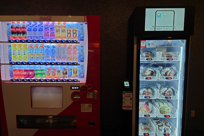 ドリンクと冷凍食品の自販機