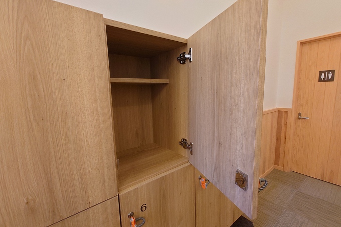 脱衣所の脱衣棚