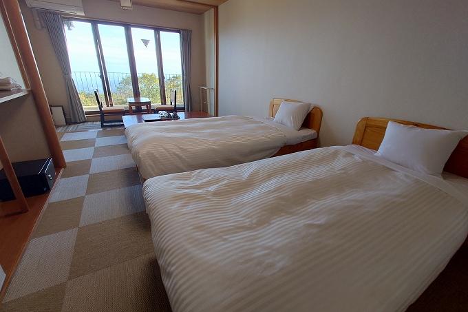 ツインベッドの和室10畳