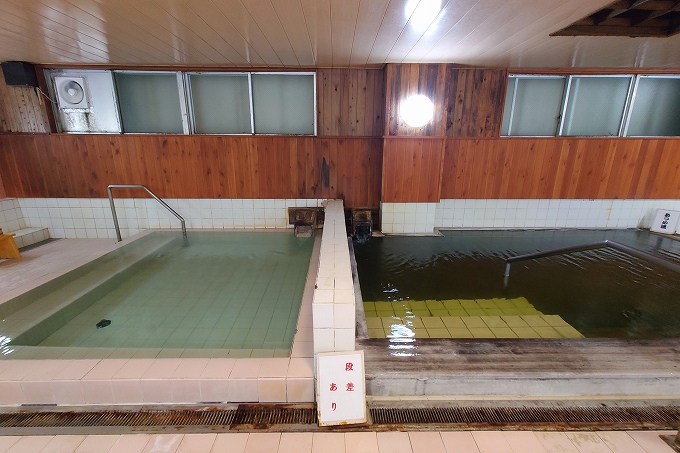 磯の湯の2つの浴槽