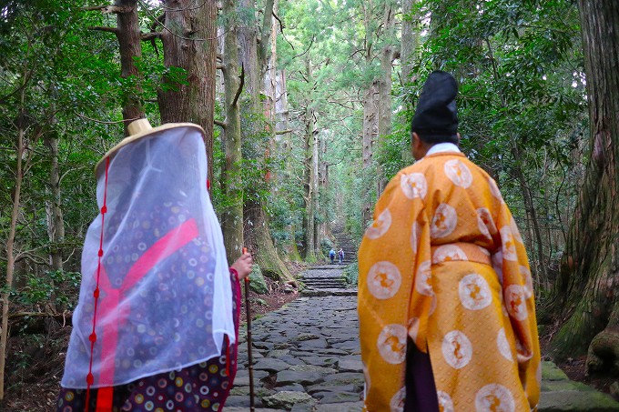 平安衣装で熊野古道
