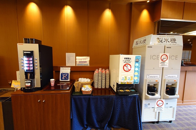 ロビーラウンジのフリードリンク