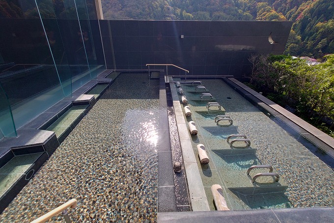 「宙の湯」の寝湯、座湯