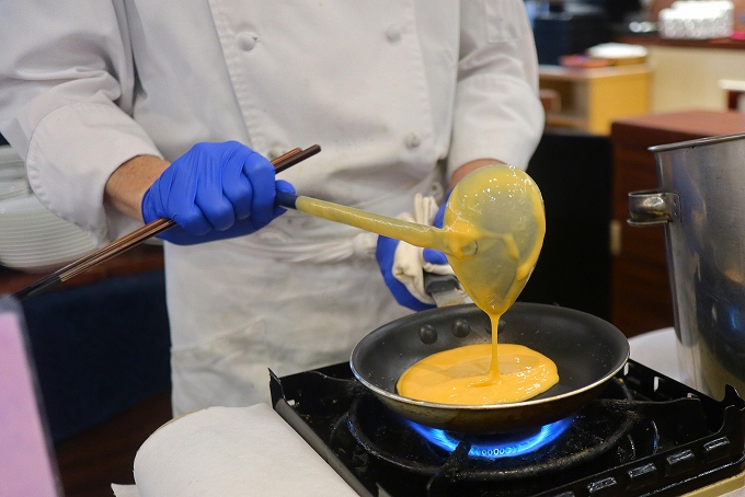 ライブキッチンのオムレツ