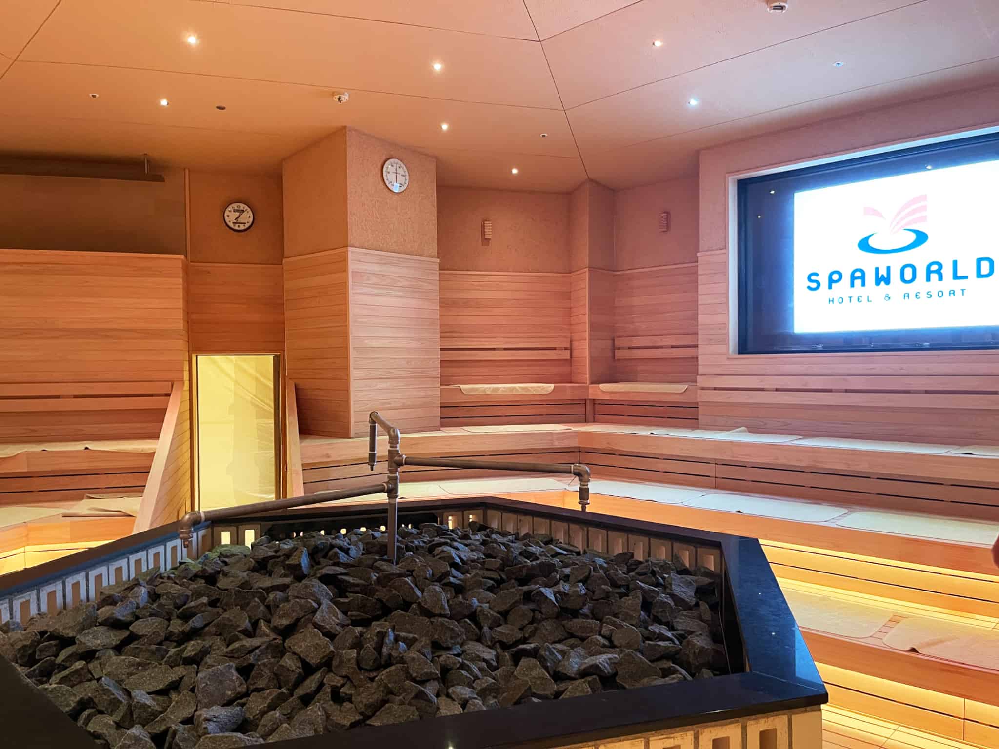 スパワールドに日本最大級のサウナスペースが新登場！温冷交代浴の動線
